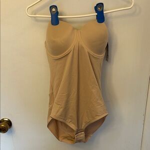 Total Comfort Total Control Beige Bodysuit Size 36C NWT